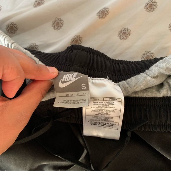 NIKE Flare Sweatpants/ Track Pants - Picture 6 of 8